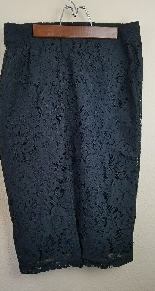 New with tags Who what wear size 4 lace blk skir